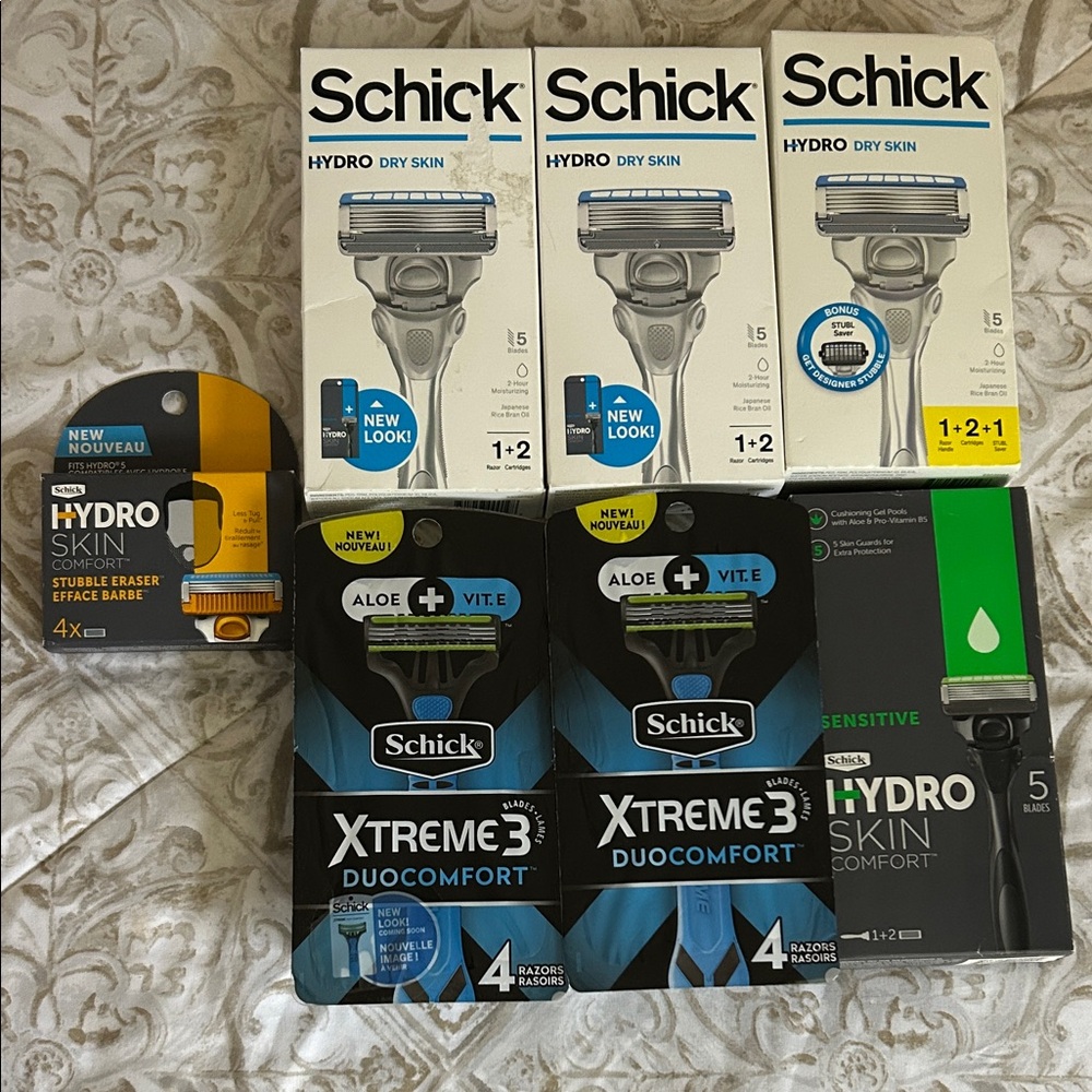 Chic Shaving Kit with Black and Blue Accents